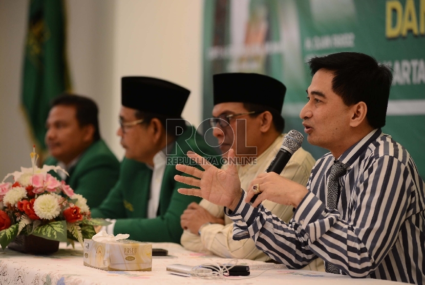 Ketua DPP PPP, Akhmad Gojali Harahap, Wakil Ketua Umum PPP, Epyardi Asda, Ketua DPP PPP, Djafar Alkatiri, dan Sekjen PPP, Dimyati N (dari kiri ke kanan) hadir saat membawakan kultum jelang buka puasa bersama di kantor PPP, Jakarta Pusat, Selasa (30/6). 