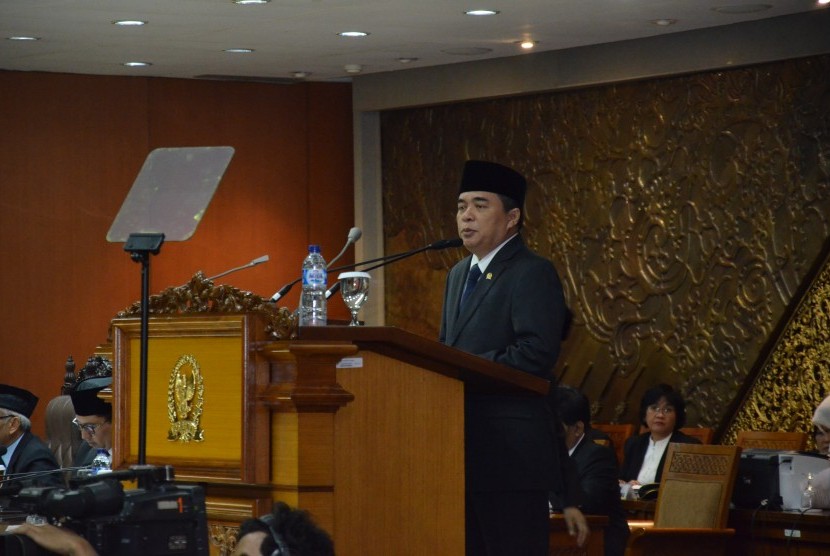 Ketua DPR, Ade Komarudin, membacakan pidato Penutupan Masa Sidang V Tahun Sidang 2015-2016, di Gedung DPR RI, Senayan, Jakarta, Kamis (28/7).