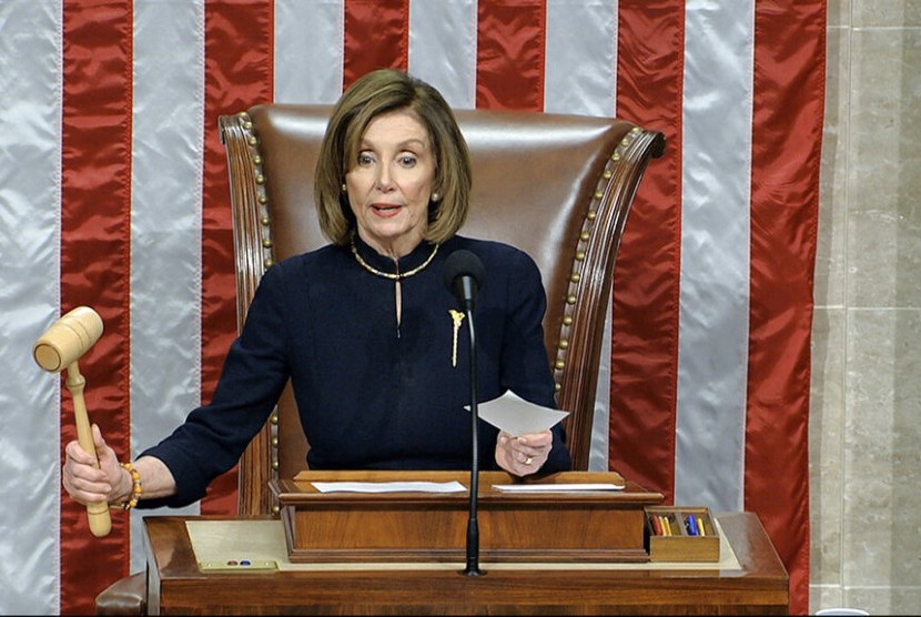 Ketua DPR AS Nancy Pelosi setelah mengetok palu keputusan pemakzulan Presiden Donald Trump oleh DPR, Kamis (19/12), di Washington DC.