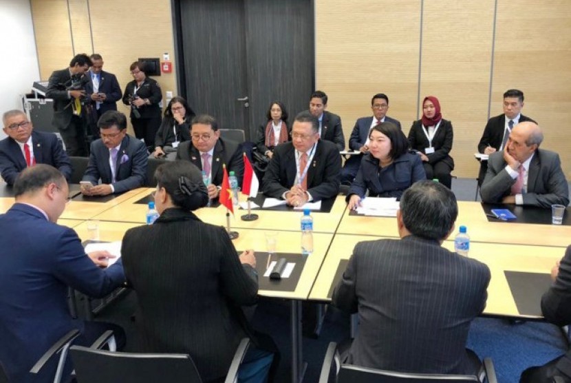 Ketua DPR Bambang Soesatyo dalam pertemuan bilateral dengan Ketua Parlemen Vietnam, Turki, Argentina, Sudan dan Delegasi ASEAN+3 , di sela-sela sidang Inter Parliement Union (IPU) ke-138 di Jenewa, Swiss, Ahad (25/3).