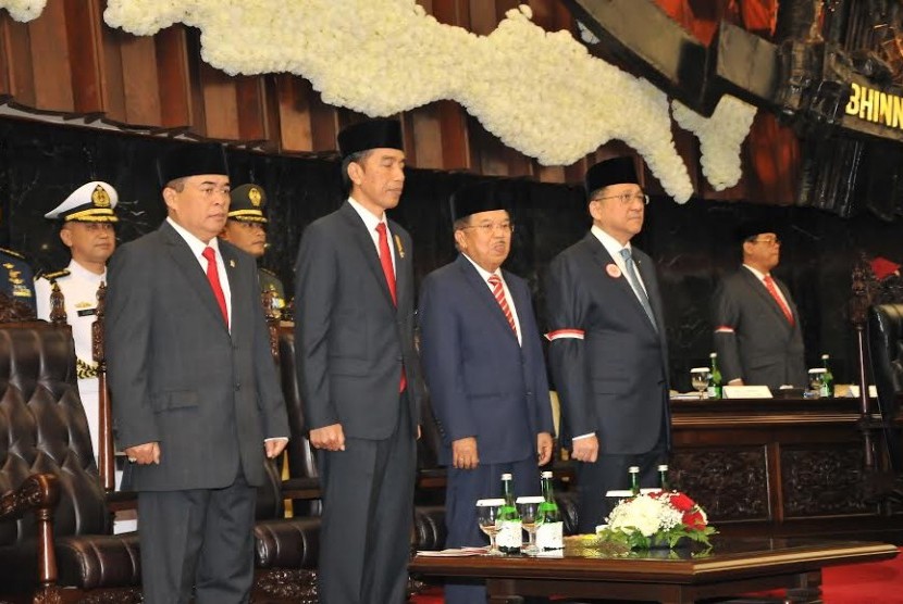Ketua DPR (Kiri) Ade Komarudin, Presiden RI Joko Widodo, Wakil Presiden RI Jusuf Kalla dan Ketua DPD Irman Gusman (kanan).