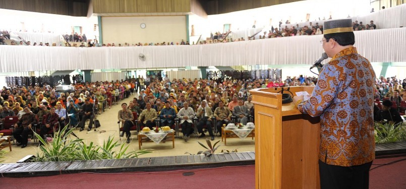 Ketua DPR Marzuki Alie member sambutan pada kuliah umum dalam rangka Dies Natalis ke 50 Universitas Negeri Makassar (UNM), Selasa (19/7).