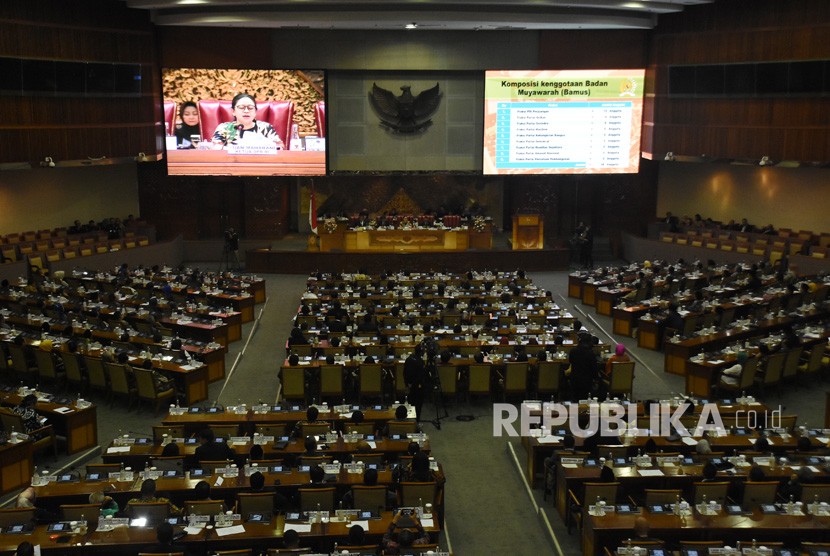 Rapat Paripurna DPR RI. DPR akan menggelar rapat paripurna DPR RI ke-8 masa Persidangan II tahun sidang 2019-2020, Rabu (22/1) siang nanti. 