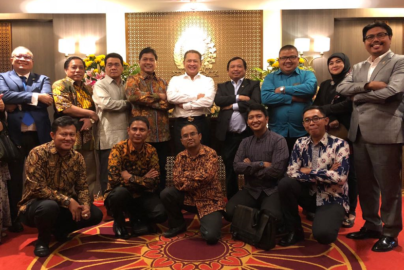 Ketua DPR RI Bambang Soesatyo bertemu dengan para alumni KAHMI.