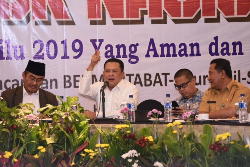 Ketua DPR RI Bambang Soesatyo dalam Rembuk Nasional 'Mewujudkan Pemilu 2019 yang Aman dan Bermartabat' diselenggarakan Ikatan Sarjana dan Profesi Perpolisian (ISPPI) di Jakarta, Selasa (8/5).