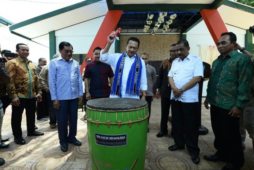 Ketua DPR RI Bambang Soesatyo meresmikan Studio Rekaman Musik Internasional di Universitas Pattimura dan Gedung Pertunjukan Musik Etnik di IAIN Ambon. 