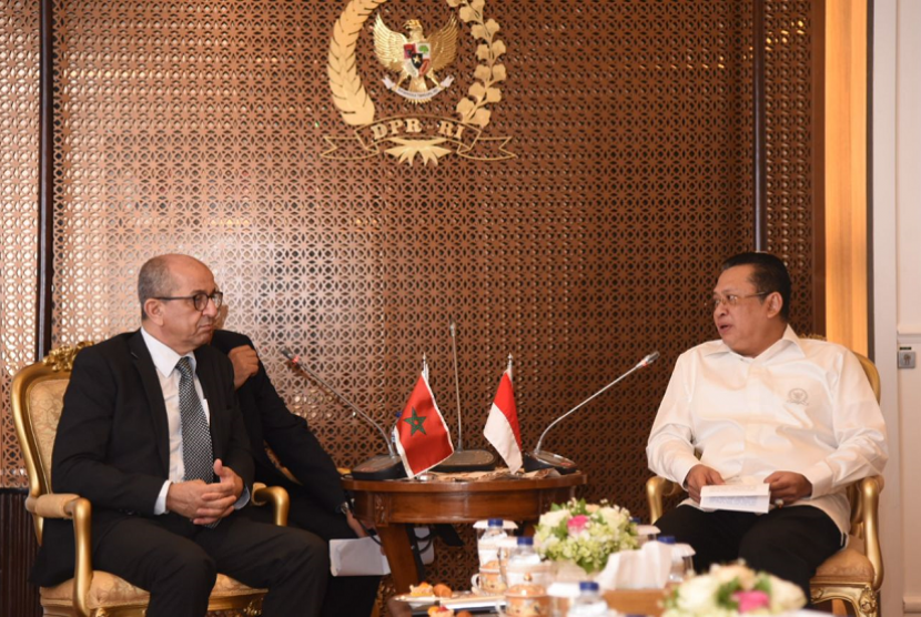 Ketua DPR RI Bambang Soesatyo saat menerima Duta Besar Maroko untuk Indonesia Quadia Benabdellah di ruang kerja Ketua DPR, Jakarta, Kamis (19/4) lalu.