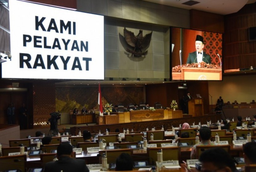 Ketua DPR RI Bambang Soesatyo saat menyampaikan Pidato Pembukaan Masa Persidangan IV Tahun Sidang 2017-2018 pada Sidang Paripurna di Gedung DPR RI, Senayan, Jakarta, Senin (5/3/).