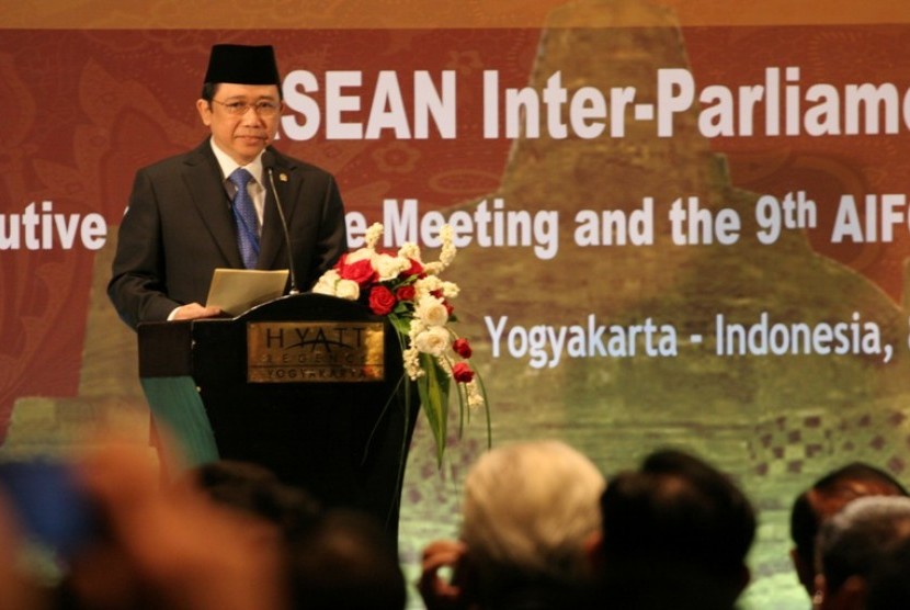 Ketua DPR RI, Marzuki Alie saat membuka sidang AIPA di Lombok, NTB