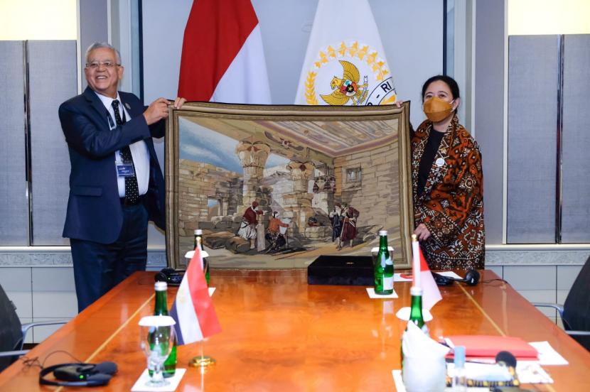 Ketua DPR RI, Puan Maharani, melakukan pertemuan bilateral dengan Ketua Parlemen Mesir Hanafi Ali Gebaly, di Bali International Convention Center (BICC), Nusa Dua, Bali, Senin (21/3). 