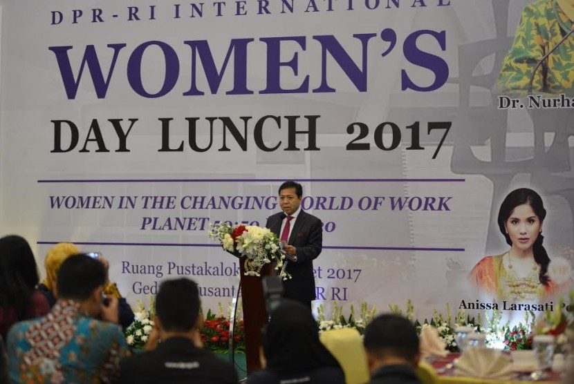 Ketua DPR RI Setya Novanto  dalam pembukaan acara International Women’s Day di ruang Pustakaloka, Gedung Nusantara IV DPR RI, Senayan, Jakarta, Senin (20/3). 