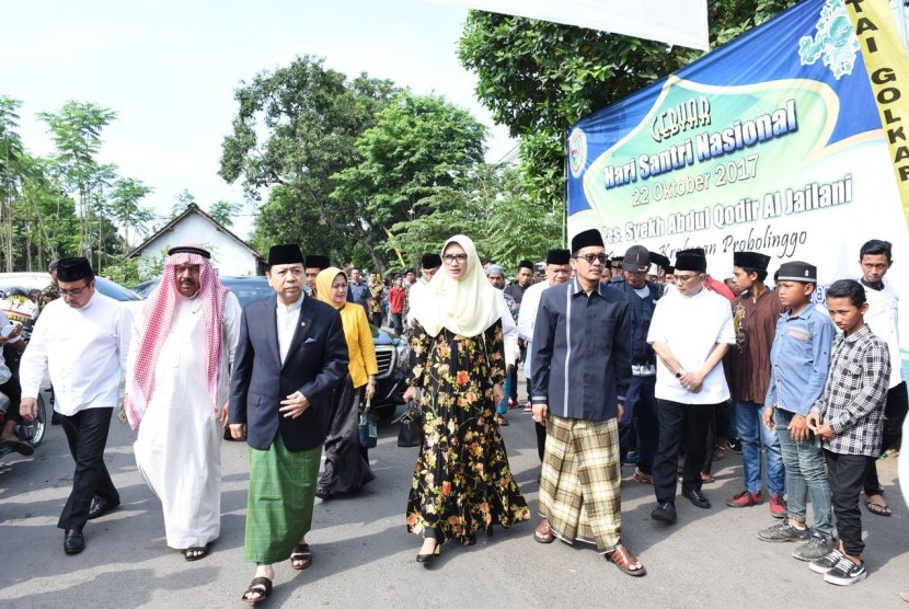 Ketua DPR Setya Novanto berada Kabupaten Probolinggo untuk menghadiri peringatan Hari Santri Nasional di Pondok Pesantren Syekh Abdul Qodir Al Jailani, Ahad (22/10). 