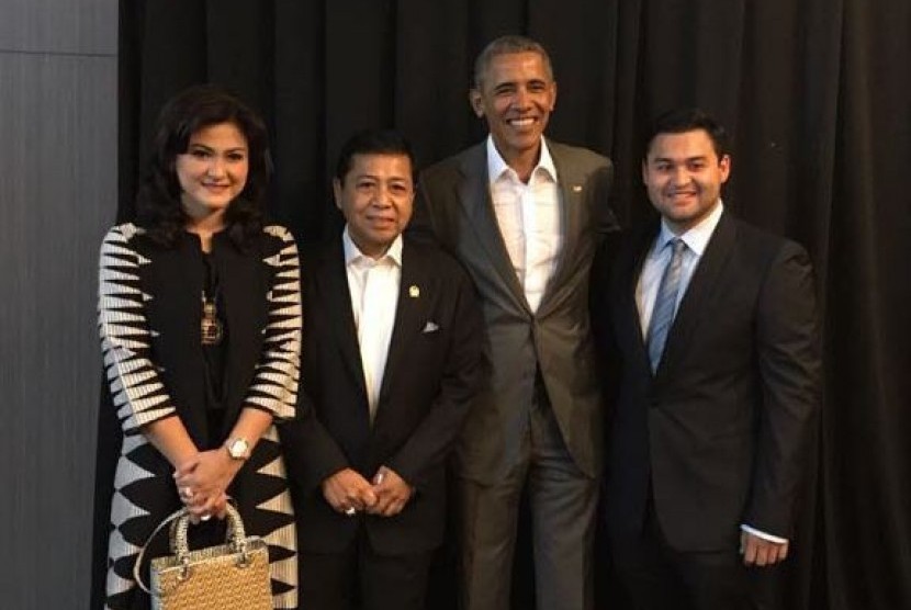 Ketua DPR Setya Novanto berfoto bersama mantan presiden Amerika Serikat Barack Obama