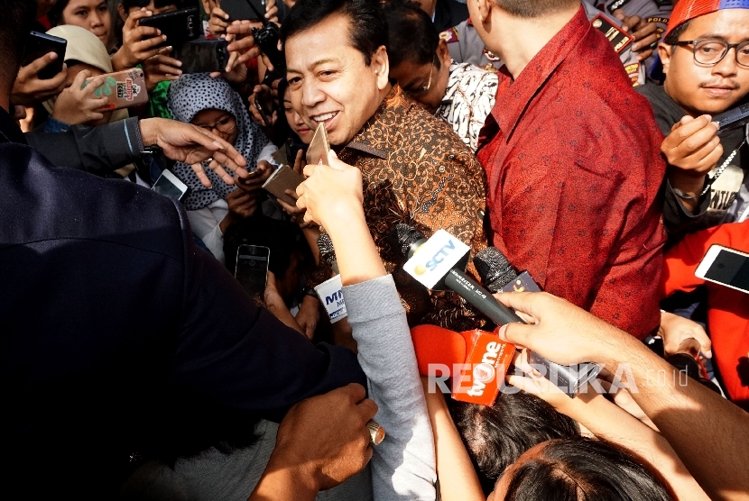 Ketua DPR Setya Novanto berjalan usai memenuhi panggilan KPK di gedung KPK, Jakarta, Jumat (14/7). 