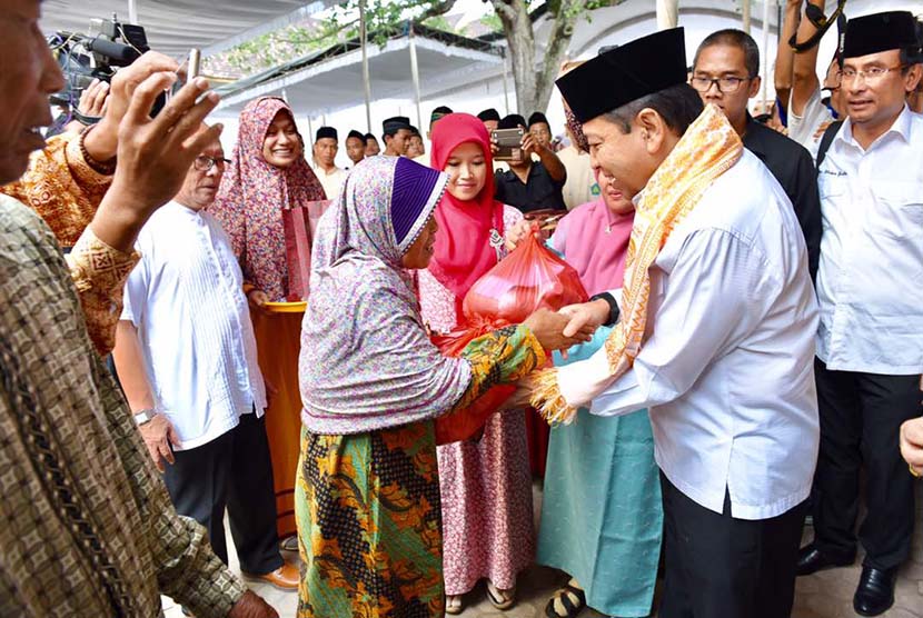  Ketua DPR Setya Novanto melakukan Safari Ramadhan ke Pondok Pesantren Sabilil Muttaqien di Takeran, Kabupaten Magetan, Jawa Timur, Rabu (14/6). 