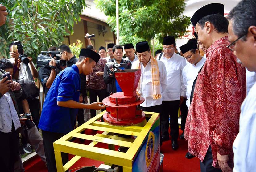  Ketua DPR Setya Novanto melakukan Safari Ramadhan ke Pondok Pesantren Sabilil Muttaqien di Takeran, Kabupaten Magetan, Jawa Timur, Rabu (14/6). 