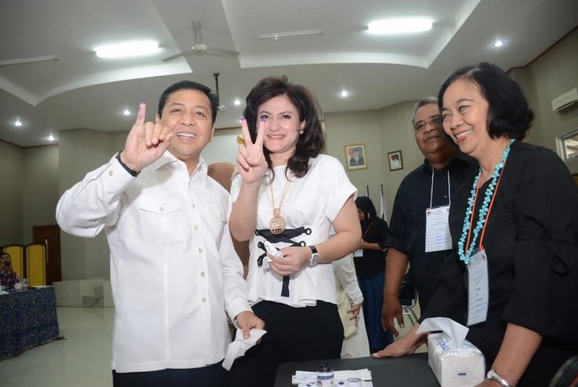 Ketua DPR Setya Novanto menggunakan hak pilihnya pada pemungutan suara pilkad DKI putaran kedua, Rabu (19/4).
