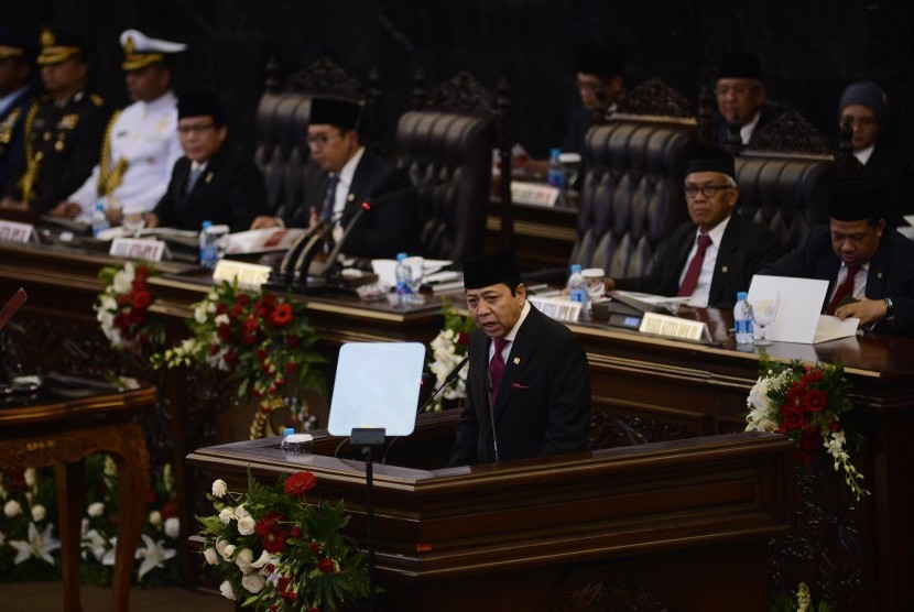 Ketua DPR Setya Novanto menyampaikan kata sambutan sebelum pembacaan pidato tanggapan penyampaian nota keuangan dan RAPBN 2016 oleh Presiden Joko Widodo di Kompleks Parlemen, Jakarta, Jumat (14/8). 