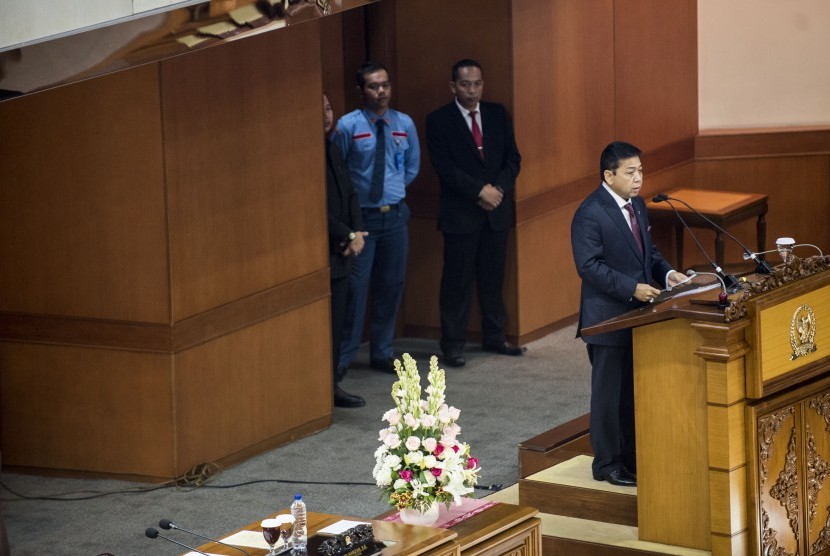 Ketua DPR Setya Novanto menyampaikan pidatonya saat pembukaan sidang Paripurna ke-24 DPR di Gedung Nusantara II, Kompleks Parlemen, Senayan, Jakarta, Kamis (18/5). 