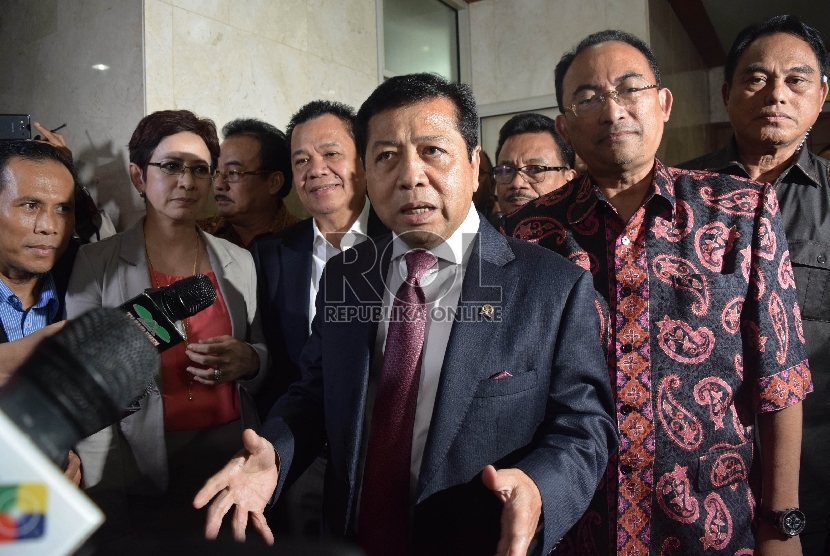 Ketua DPR Setya Novanto usai mengikuti Sidang perkara dugaan pelanggaran kode etik Mahkamah Kehormatan Dewan (MKD) secara tertutup di Kompleks Parlemen, Senanyan, Jakarta, Senin (7/12).