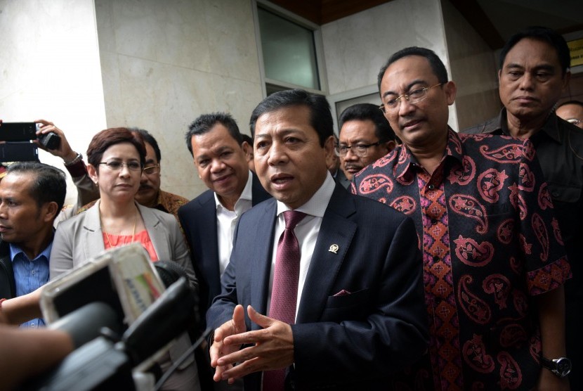 Ketua DPR Setya Novanto usai mengikuti Sidang perkara dugaan pelanggaran kode etik Mahkamah Kehormatan Dewan (MKD) secara tertutup di Kompleks Parlemen, Senanyan, Jakarta, Senin (7/12). 