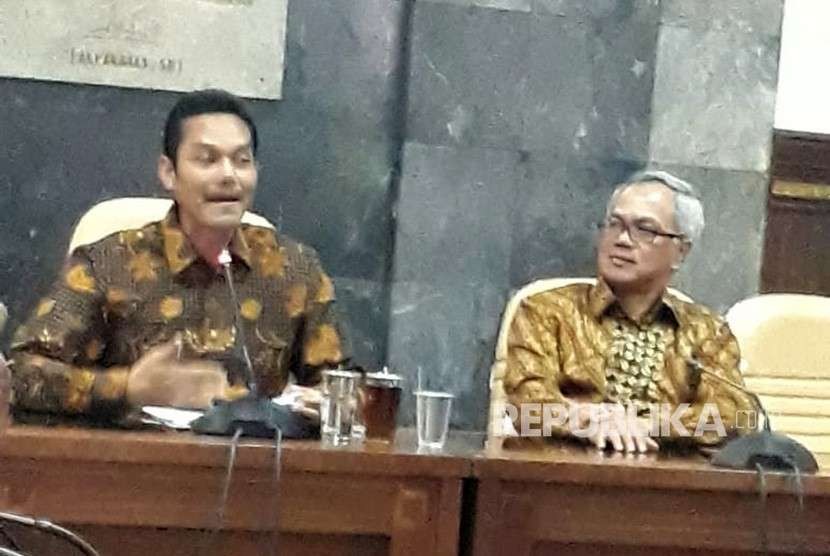 Ketua DPRD DIY Arif Noor Hartanto (kanan) 