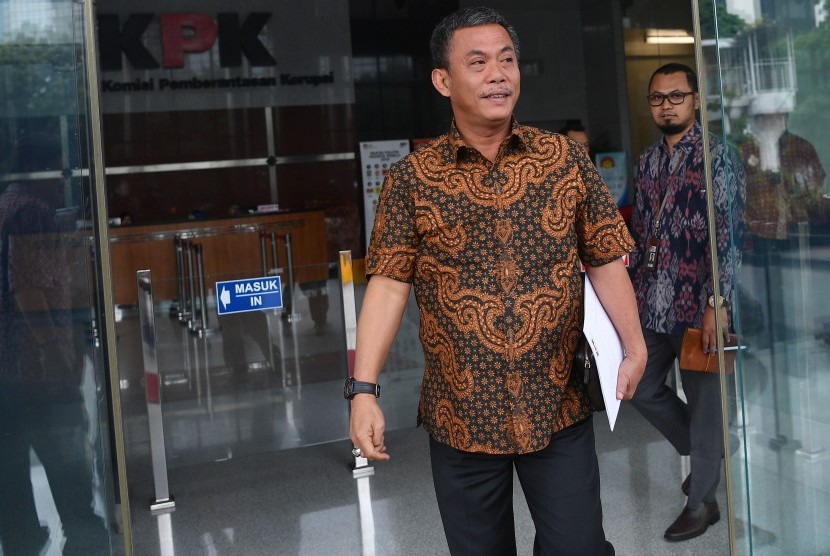 Ketua DPRD DKI Jakarta Prasetio Edi Marsudi (kiri)