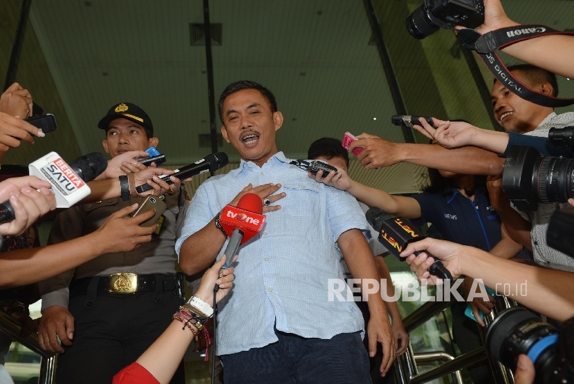 Ketua DPRD DKI Jakarta Prasetyo Edi Marsudi memberikan pernyataan kepada media usai menjalani pemeriksaan di Gedung KPK, Jakarta, Selasa (14/6). (Republika/Raisan Al Farisi)