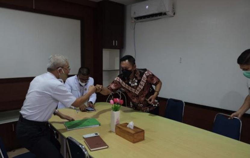 Ketua DPRD Kepulauan Bangka Belitung (Babel), Herman Suhadi berharap agar  RSUD Dr.(H.C) Ir. Soekarno Provinsi Kepulauan Bangka Belitung dapat menjadi icon Babel.