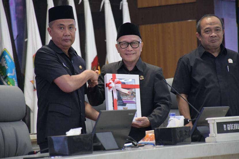 Ketua DPRD Provinsi Jawa Barat Buky Wibawa di Kota Bandung, Kamis (17/10/2024).