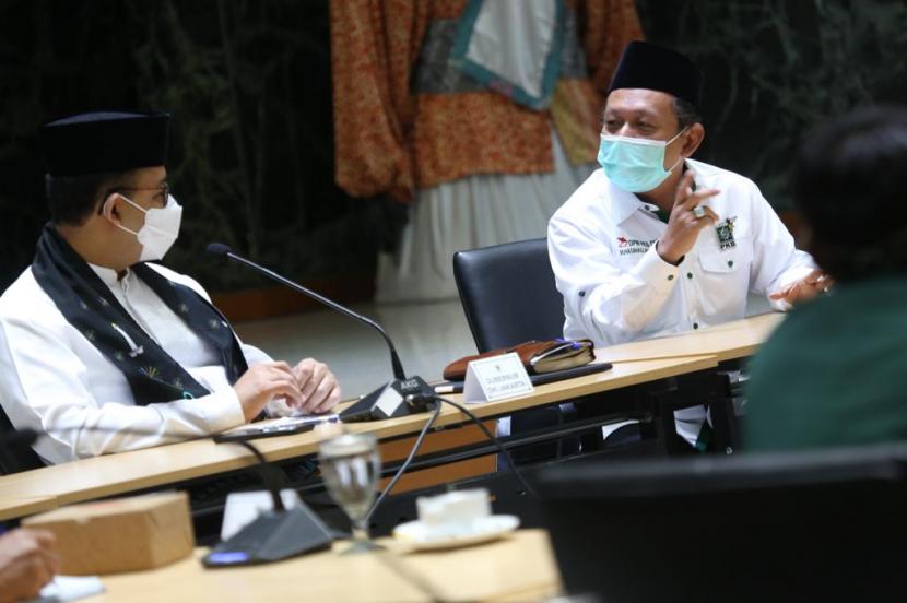 Ketua DPW PKB DKI Jakarta Hasbiallah Ilyas dan Gubernur Anies Baswedan.
