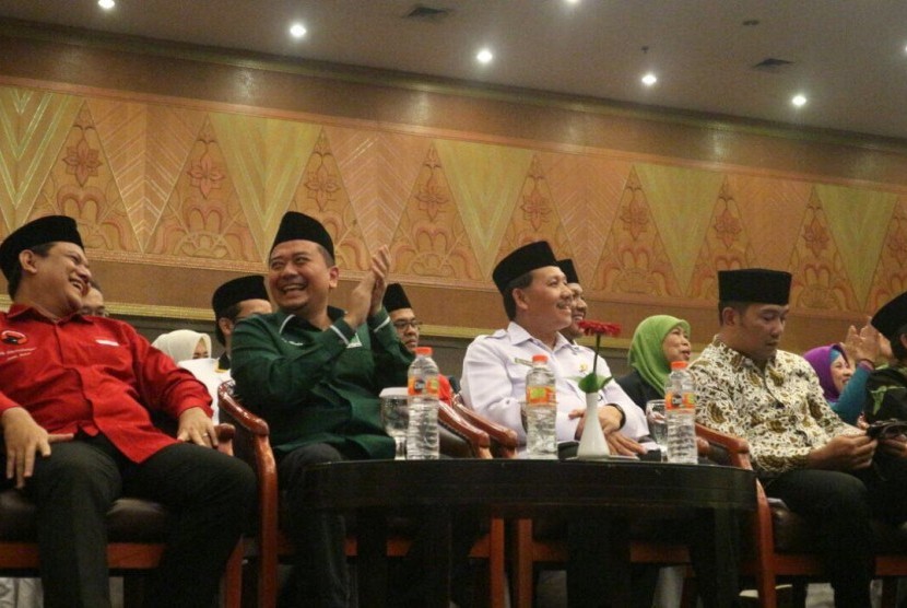Ketua DPW PKB Jabar Syaiful Huda (dua dari kiri) bersama sejumlah kandidat Pilgub Jabar dalam Musyawarah Wilayah (Muswil) PKB Jawa Barat, beberapa waktu lalu.