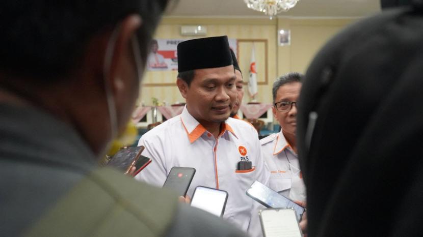 Ketua DPW PKS Lampung, Ahmad Mufti Salim saat memberikan pernyataan kepada media terkait rencana kunjungan Ketua Majelis Syuro PKS Salim Segaf Aljufri di Lampung, Senin (13/6/2022).