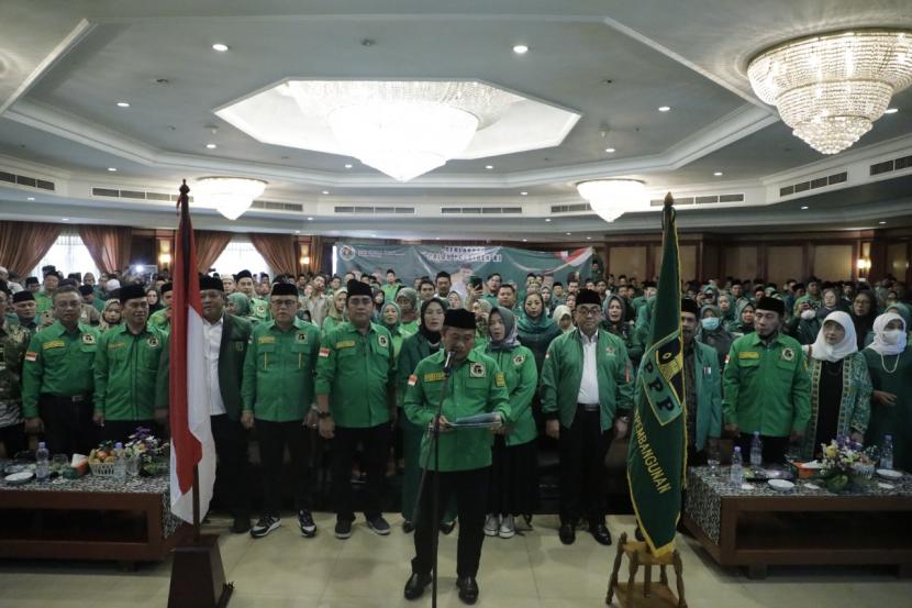 Ketua DPW PPP Banten Subadri Ushuludin bersama pengurus dan kader PPP Banten mendeklarasikan Ganjar Pranowo sebagai calon presiden untuk Pemilu 2024, di Serang, Banten, Jumat (7/10/2022). 