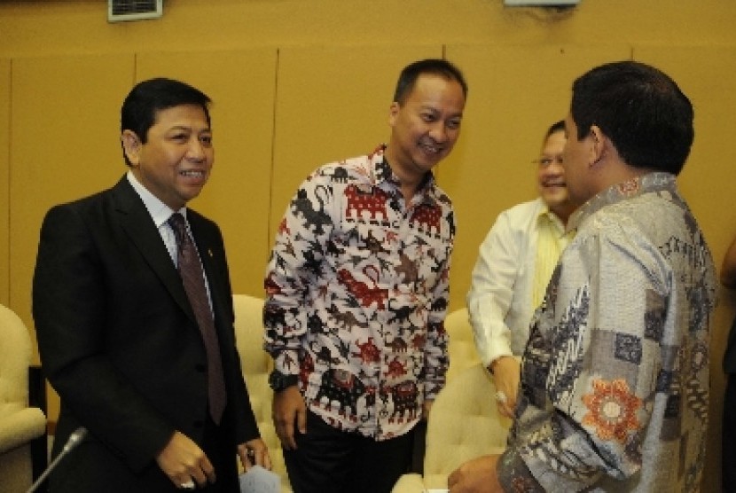 Ketua FPG, Setya Novanto (kiri) dan Agus Gumiwang (tengah).