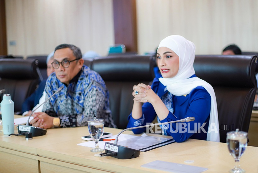 Ketua Fraksi PAN DPR RI dan juga Wakil Ketua Komisi XII DPR RI, Putri Zulkifli Hasan, menegaskan bahwa revisi UU Minerba menghadirkan terobosan bagi perguruan tinggi, koperasi, UKM, dan organisasi keagamaan untuk turut menikmati manfaat dari industri tambang