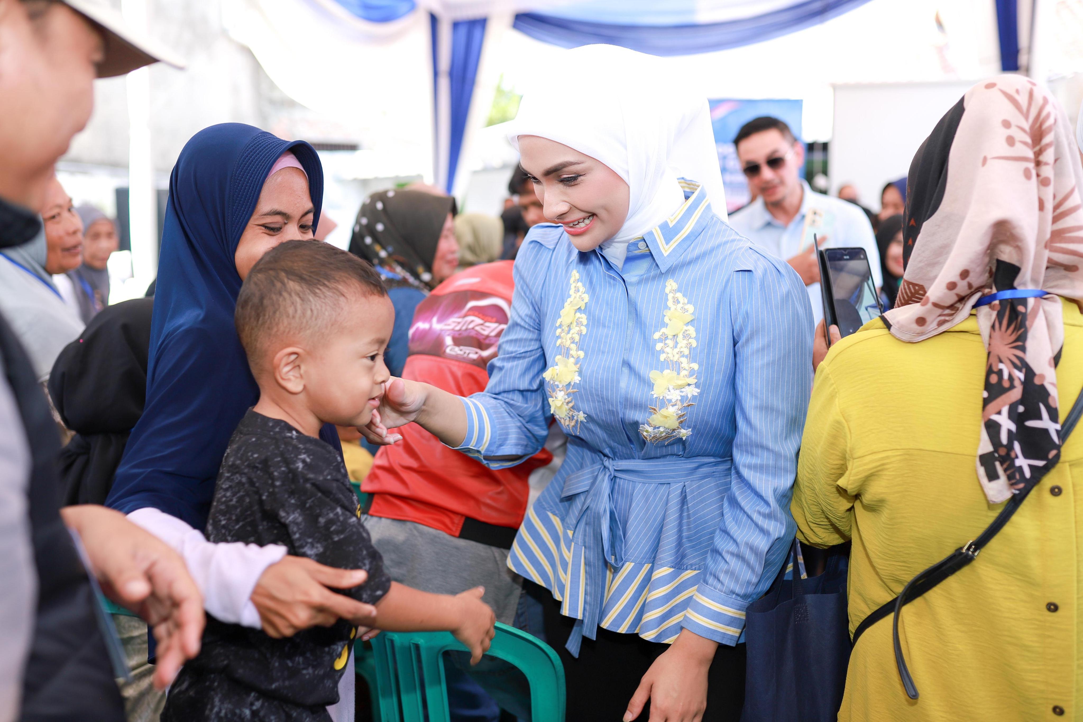 Ketua Fraksi PAN DPR RI, Putri Zulkifli Hasan (baju hijau), mengatakan fraksinya mendukung DPR yang lebih transparan dan aspiratif. (foto ilustrasi)