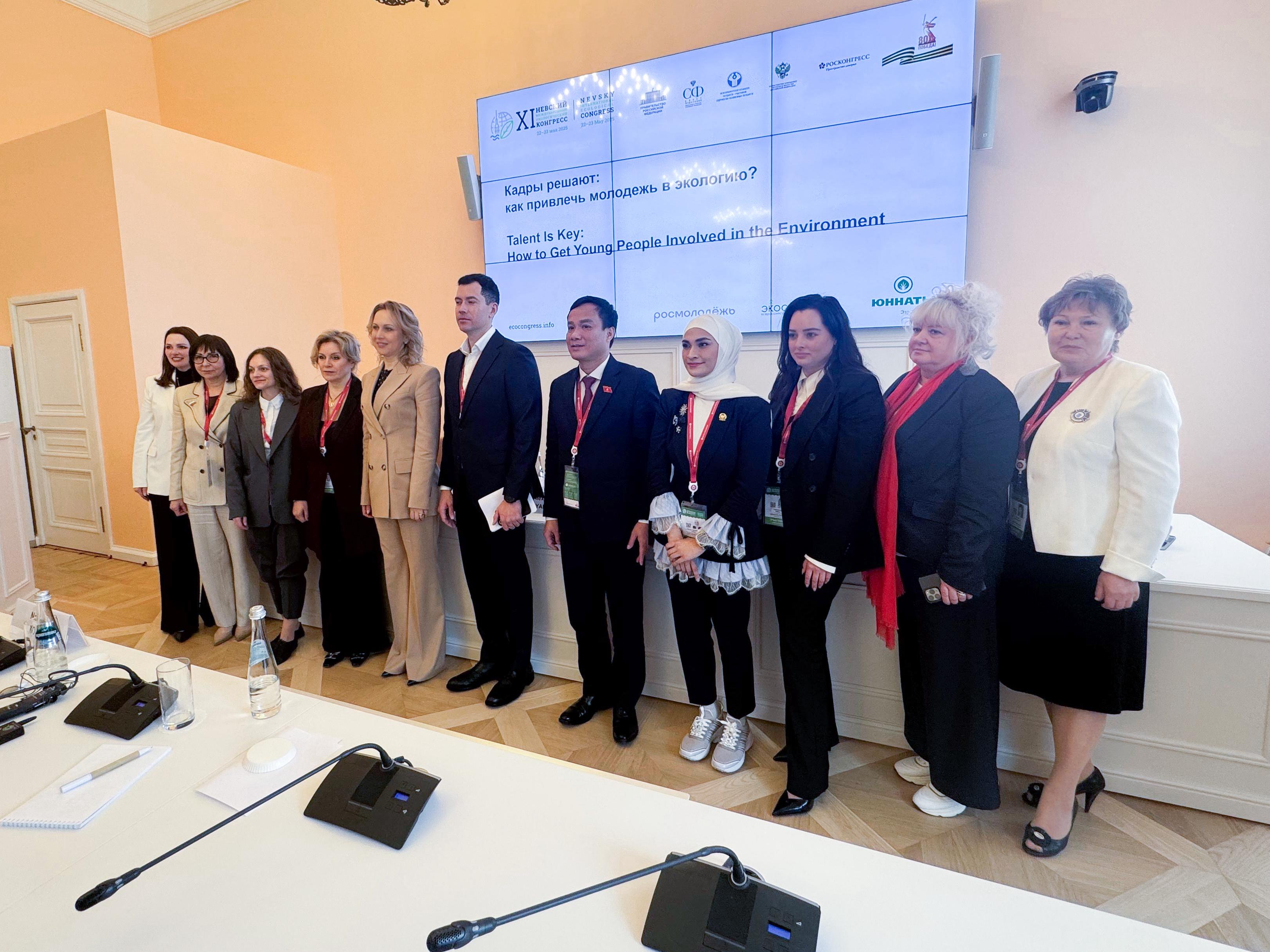 Ketua Fraksi PAN DPR RI Putri Zulkifli Hasan, saat menjadi delegasi Indonesia di forum internasional Nevsky International Ecological Congress ke-11 di Tavrichesky Palace, St. Petersburg.