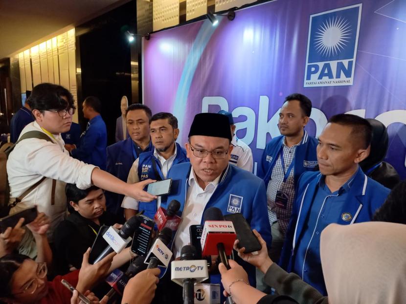Ketua Fraksi PAN DPR Saleh Partaonan Daulay saat diwawancarai di Hotel JS Luwansa, Jakarta Selatan, Kamis (9/5/2024). 