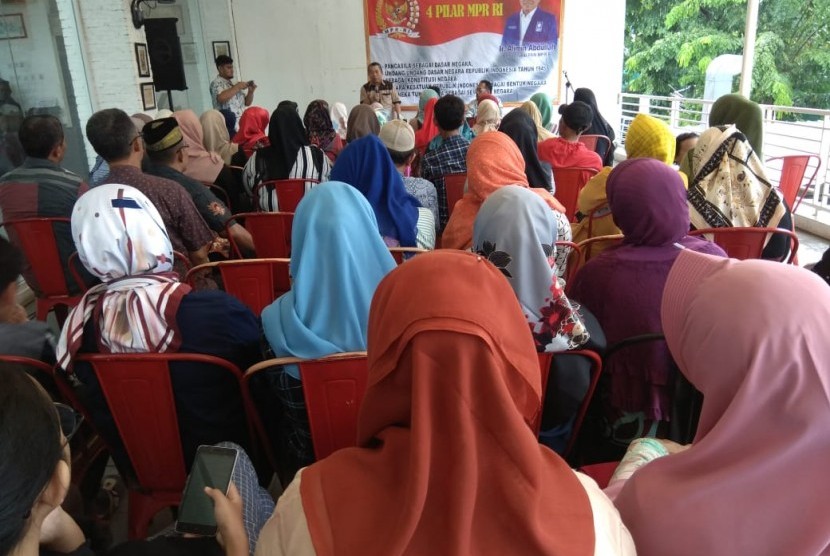 Ketua Fraksi Partai Amanat Nasional (PAN) MPR RI, Ir Alimin Abdullah, saat memberikan sosialisasi empat pilar MPR RI di Jakarta, Selasa (5/2).