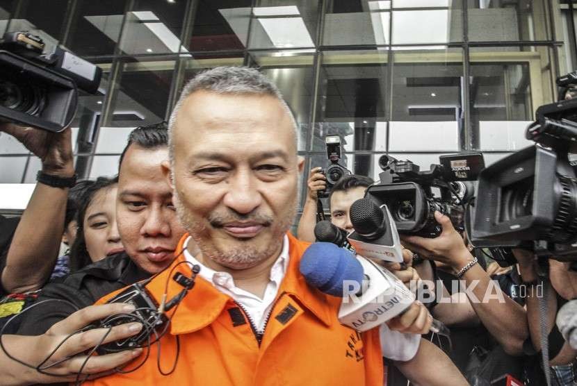 Ketua Fraksi Partai Golkar DPRD Sumatera Utara (Sumut) Muhammad Faisal usai menjalani pemeriksaan di gedung KPK, Jakarta, Kamis (27/9).