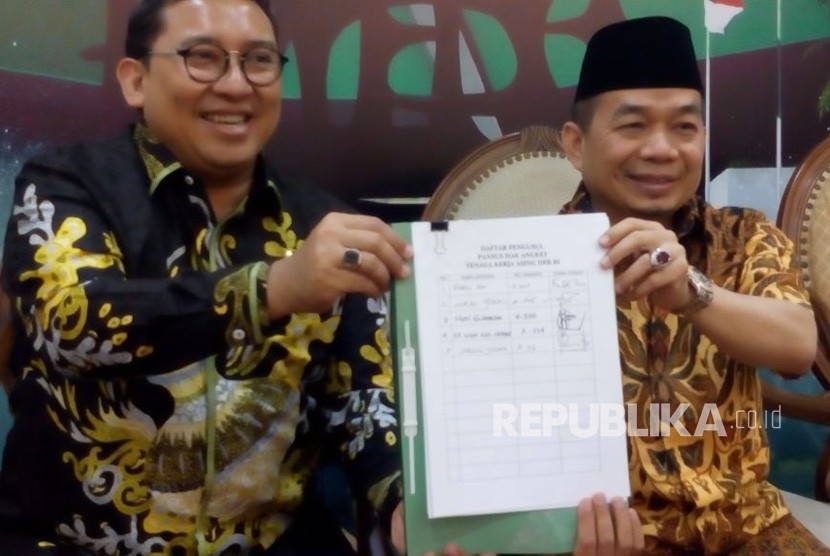 Ketua Fraksi Partai Keadilan Sejahtera (F-PKS) di DPR Jazuli Juwaini ikut menandatangani usulan pembentukan Panitia Khusus Angket tentang Tenaga Kerja Asing (TKA) yang diinisiasi oleh Fraksi Partai Gerindra.