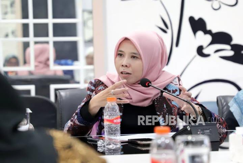  Ketua Fraksi PDI-P DPRD Jabar Ineu Purwadewi Sundari