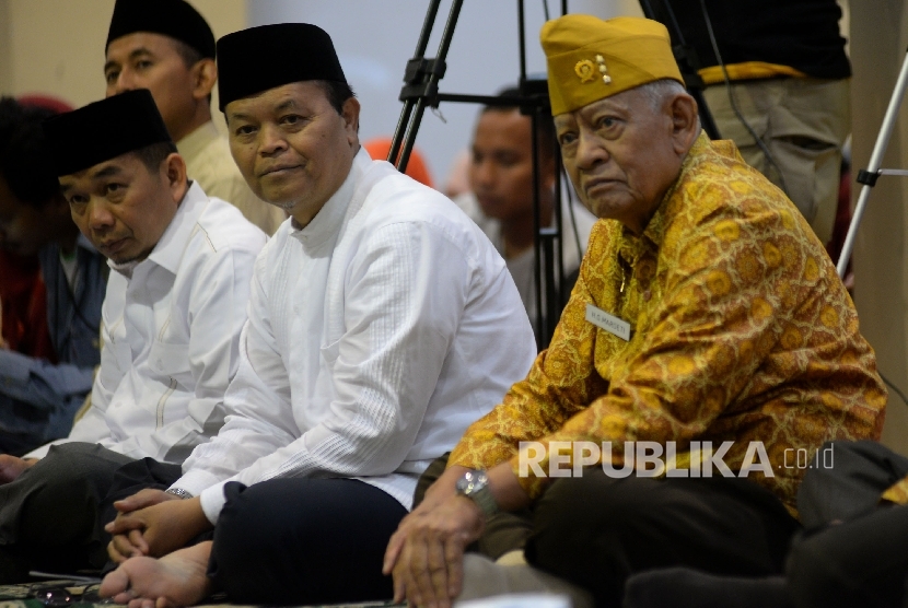  Ketua Fraksi PKS DPR Jazuli Juwani (kiri) dan Wakil Ketua Majelis Syuro PKS Hidayat Nur Wahid hadir pada acara Tasyakuran 74 Tahun Hijriyah Proklamasi kemerdekaan Indonesia 9 Ramadhan 1364 H di Kantor DPP PKS, Jakarta, Ahad (4/6). 