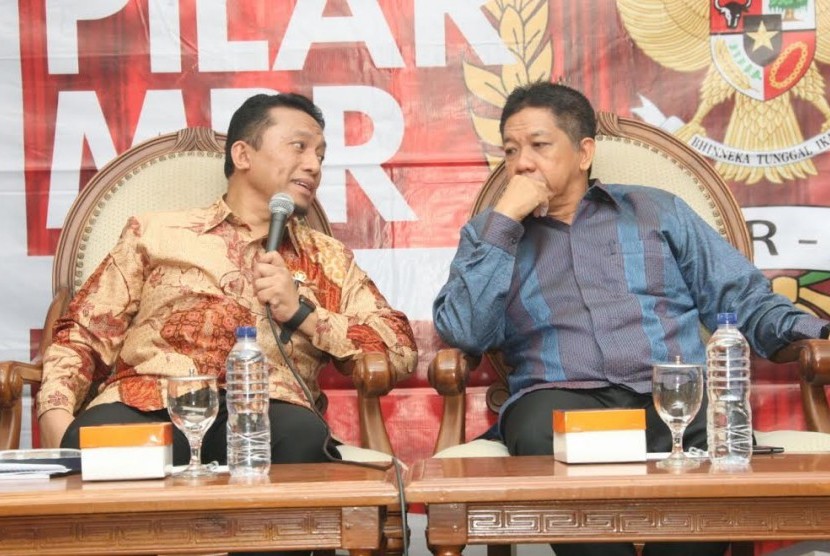 Ketua Fraksi PKS MPR RI Tifatul Sembiring (kiri).
