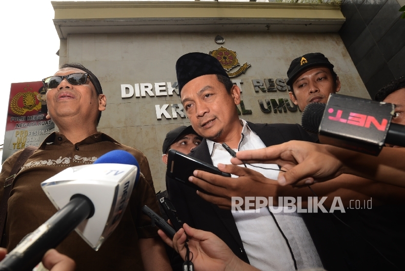 Chairman of the National Movement to Safeguard the Indonesian Council of Ulama's Fatwa (GNPF MUI), Bachtiar Nasir, was summoned as witness of coup plot with Rachmawati Soekarnoputri as suspect. At the same day, Munarman and Habib Rizieq also being questioned at the Jakarta Metro Police on Wednesday.
