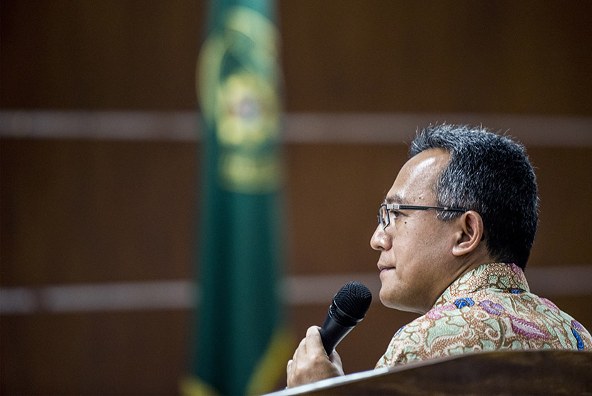 Ketua Hakim PTUN Medan (nonaktif) Tripeni Irianto Putro menjalani sidang lanjutan dengan agenda pemeriksaan Terdakwa di Pengadilan Tipikor, Jakarta, Kamis (12/11).