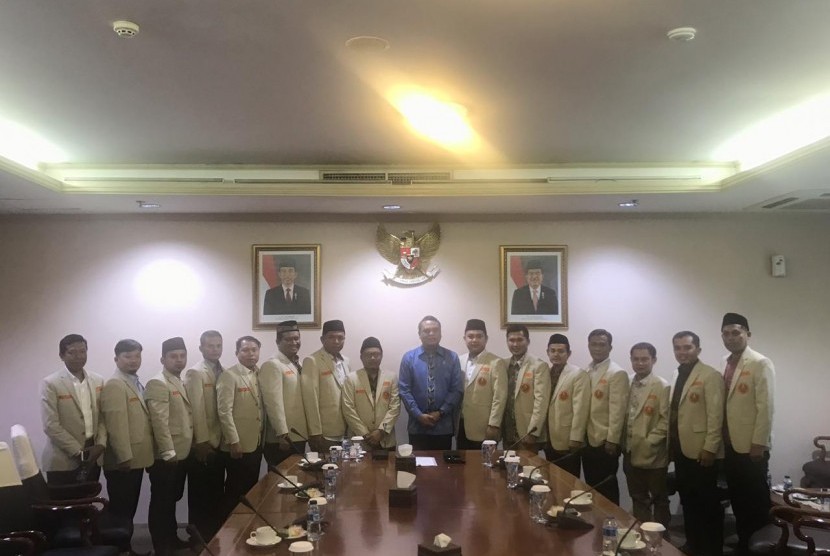 Ketua Harian Dewan Masjid Indonesia (DMI) Syafruddin menerima kunjungan Silaturahim Kebangsaan Ketua Umum Pimpinan Pusat (PP) Pemuda Muhammadiyah, Selasa (15/1).