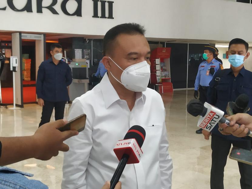 Wakil Ketua DPR RI, Sufmi Dasco Ahmad, menanggapi soal tindakan kepolisian yang melakukan aksi smackdown terhadap seorang mahasiswa saat kericuhan terjadi di depan Kantor Bupati Tangerang, Rabu (13/10). Dirinya menyerahkan proses penegakan hukum kepada Propam Polri. 