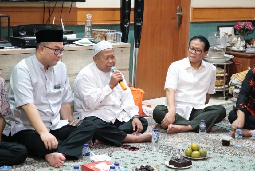 Ketua ICMI Orwil Bogor yang juga Rektor IPB, Arif Satria (kiri). Arif Satria terpilih menjadi Ketua Umum (Ketum) Ikatan Cendekiawan Muslim se-Indonesia (ICMI) periode 2021-2026